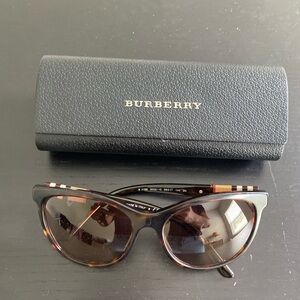 BURBERRY Women’s Tortoise Brown/Brown Gradient Cateye Sunglasses